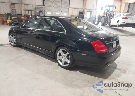 2011 Mercedes-Benz S 550 z USA, uszkodzony, nr VIN WDDNG7BB6BA408675